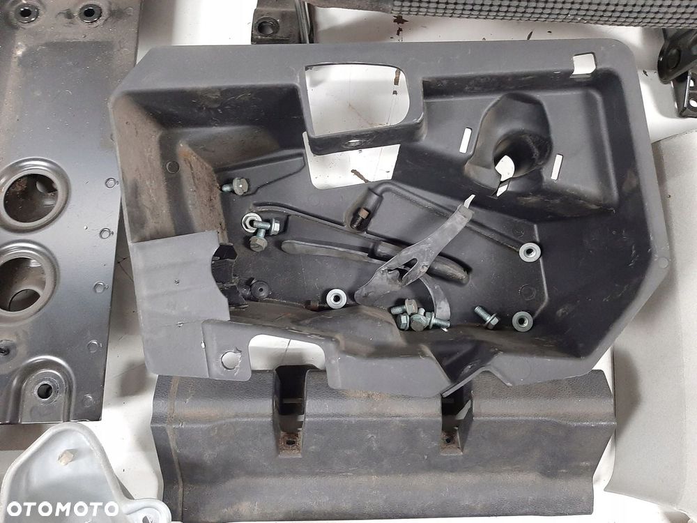 VW TOURAN 05R FOTELE TYL 3 RZAD 1T0885866 1T0885865  PASY BOCZKI PODLOGA - 9