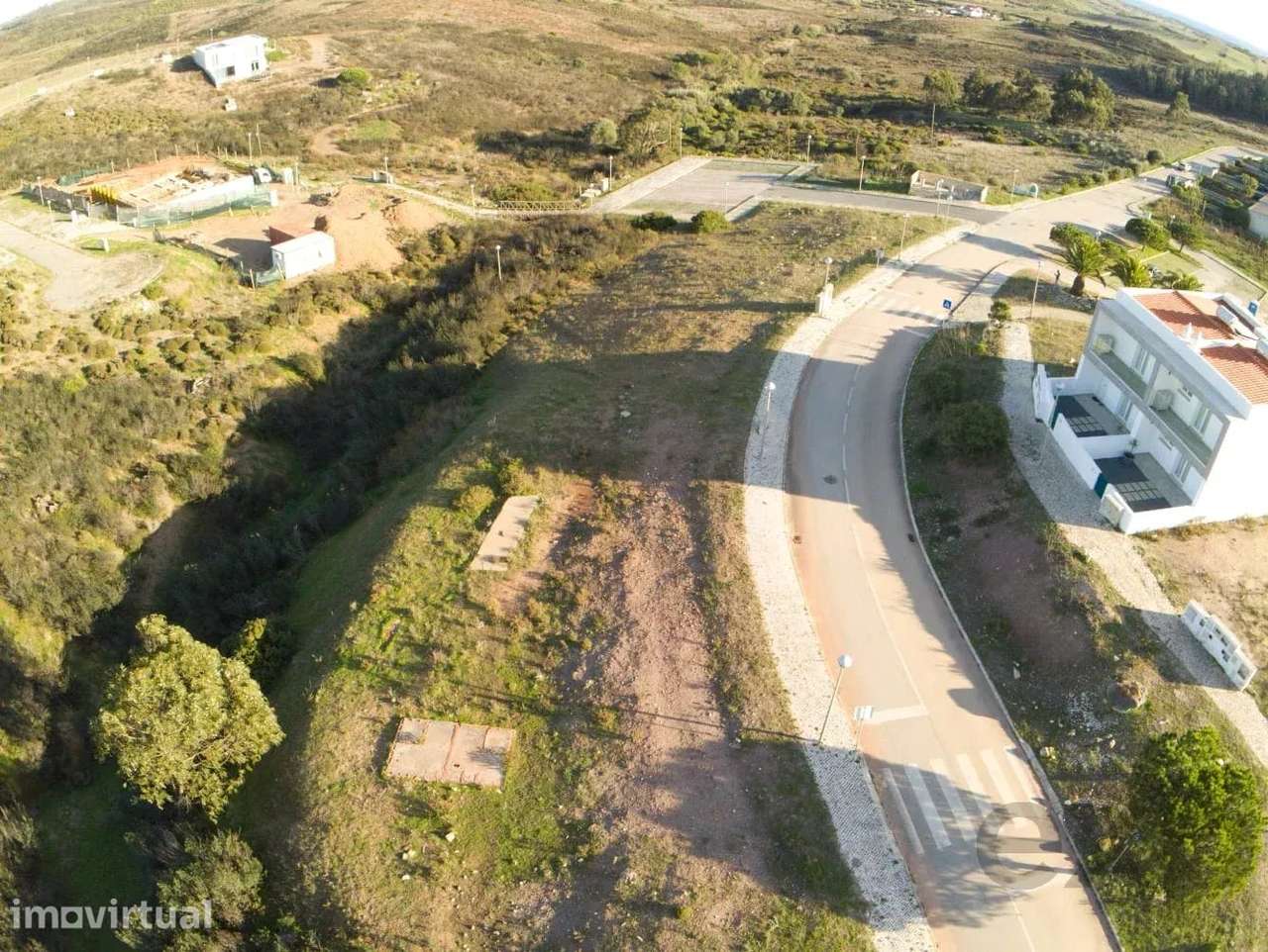 Terreno Urbano com Vista Mar: 6 Moradias / Apartamentos / Casa Unifami - Grande imagem: 5/9