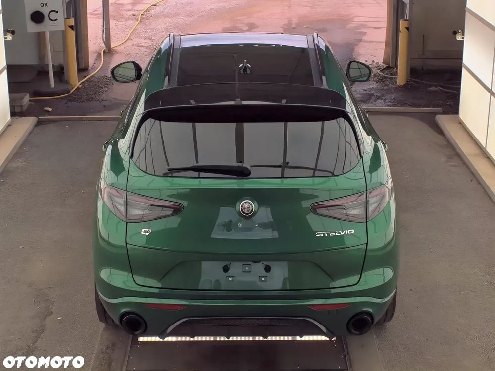 Alfa Romeo Stelvio 2.0 Turbo 16V AT8-Q4 Tributo Italiano - 4