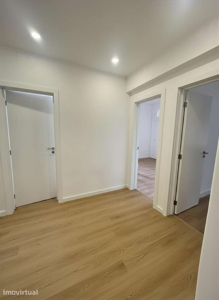Arrenda-se quarto em apartamento remodelado junto ao ISEL - Grande imagem: 5/16