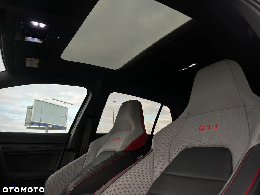 Volkswagen Golf - 8