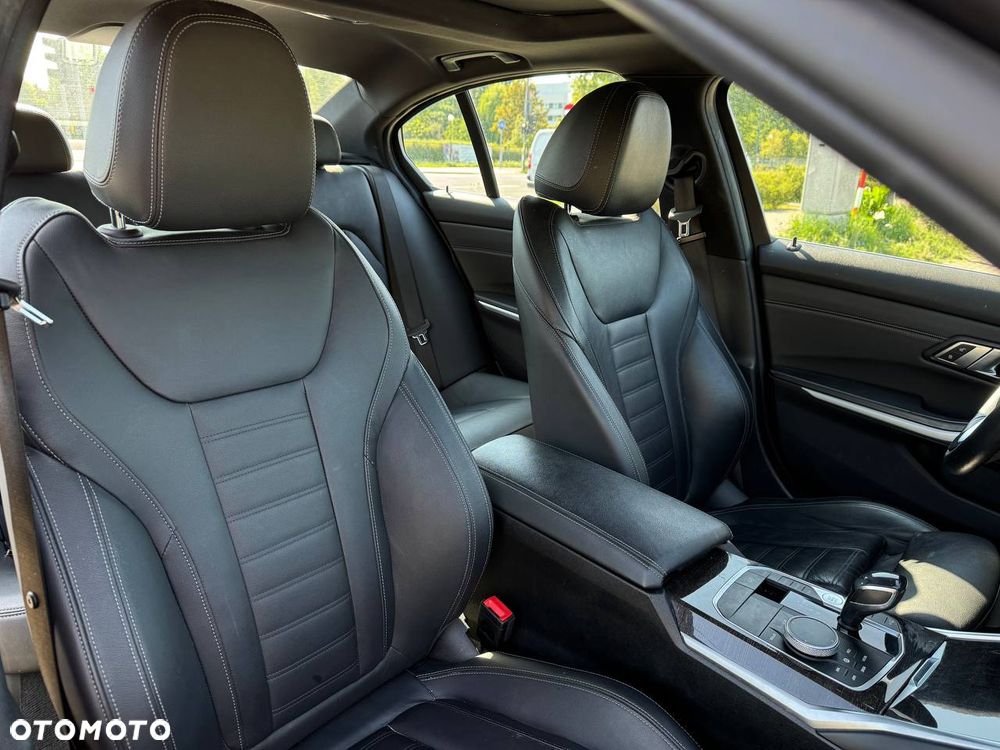 BMW Seria 3 330i xDrive Luxury Line - 10