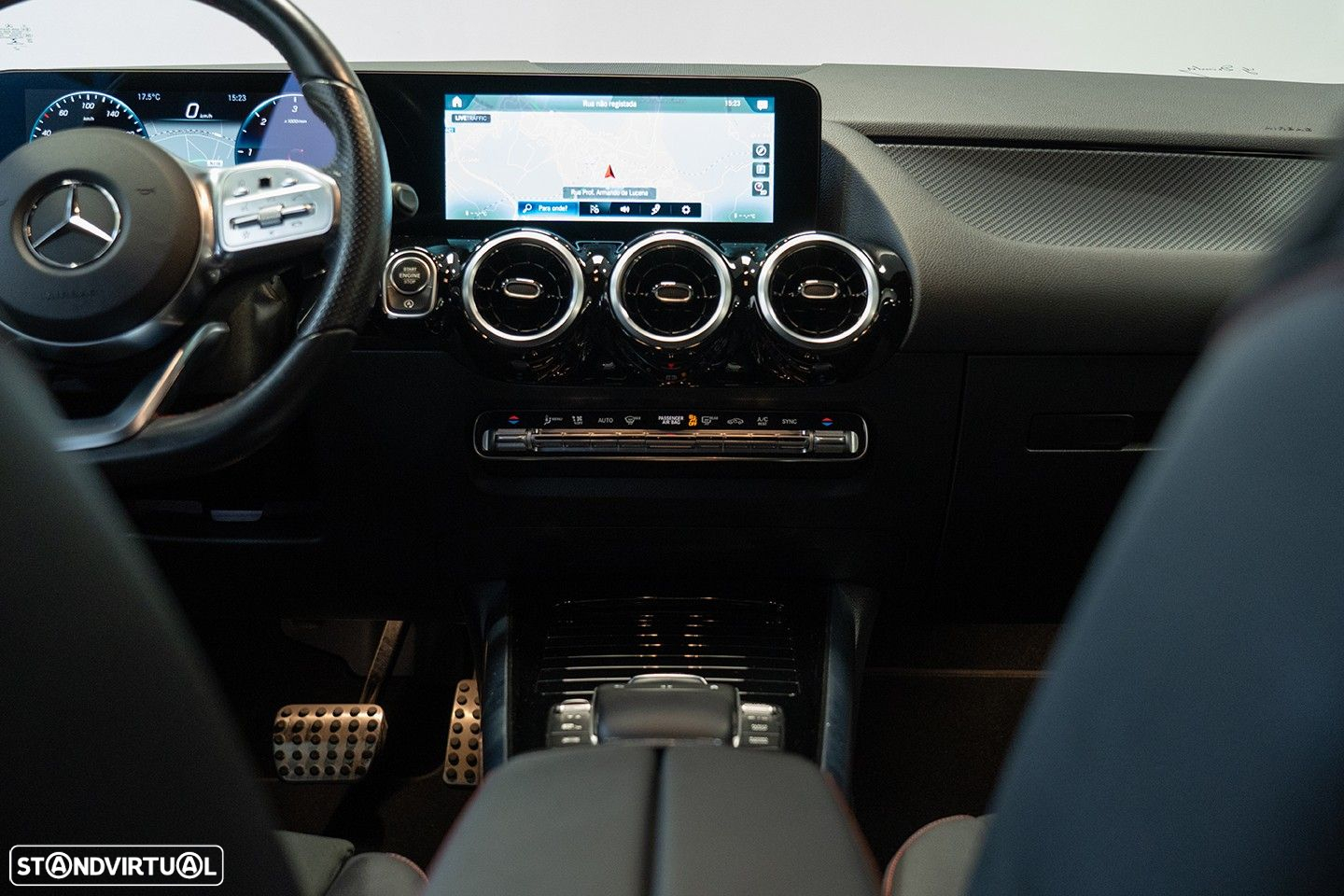 Mercedes-Benz GLA 180 d AMG Line - 32