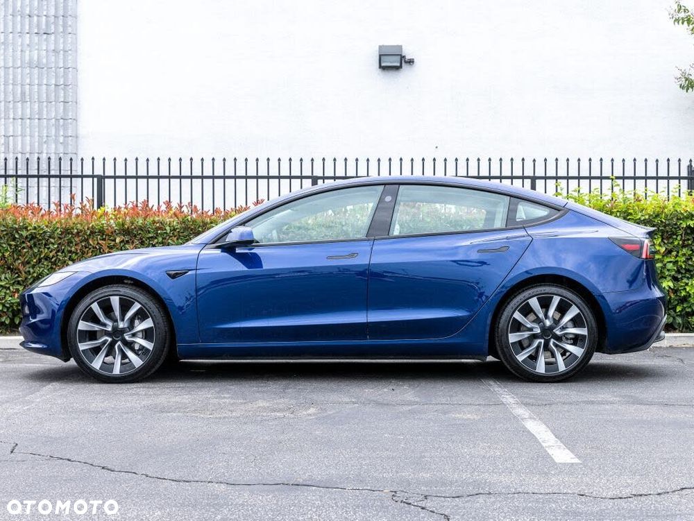 Tesla Model 3 - 7