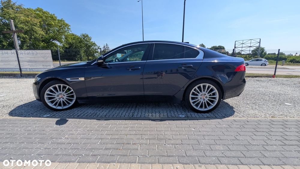 Jaguar XE - 3