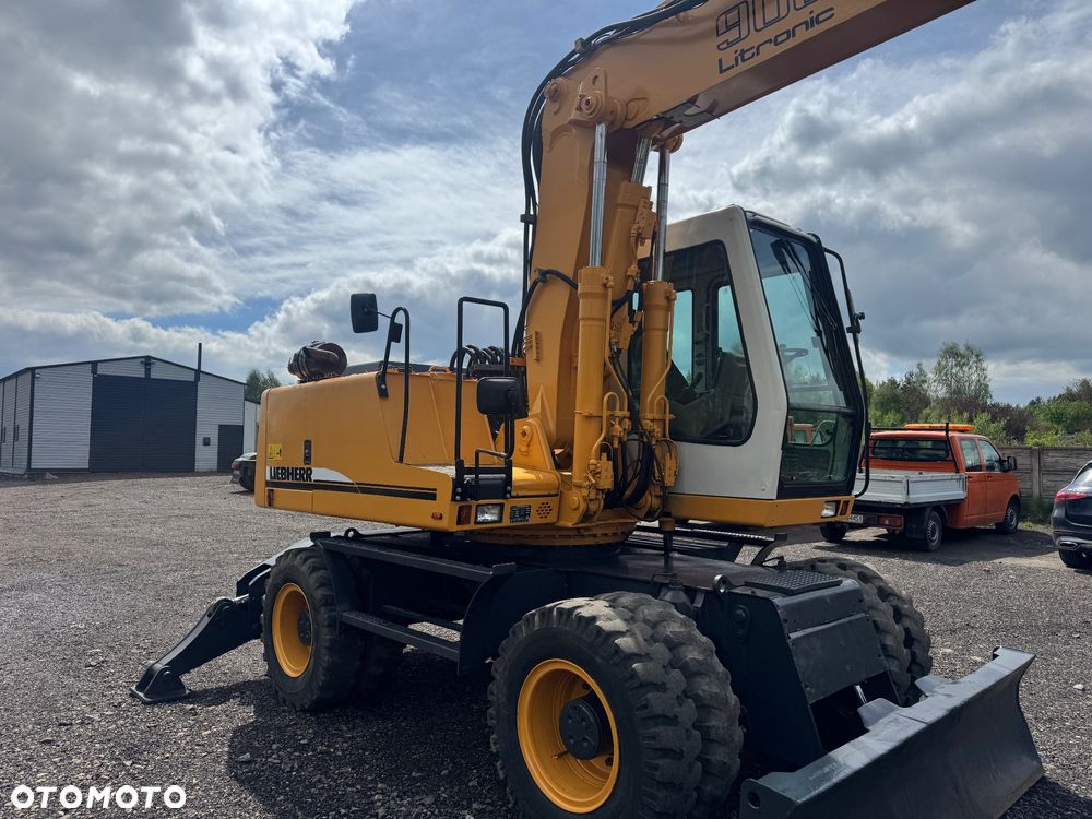 Liebherr 900B - 7