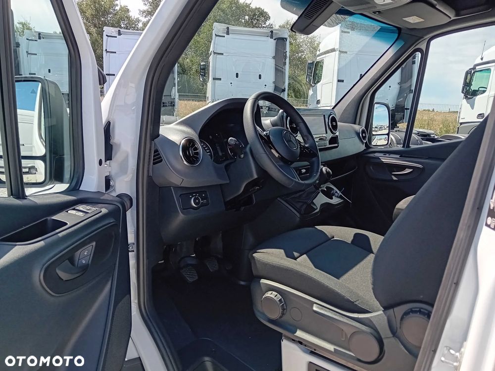 Mercedes-Benz Sprinter - 10