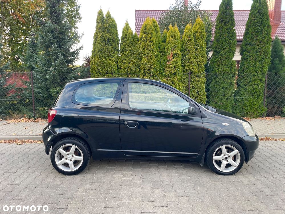 Toyota Yaris 2000 photo 2