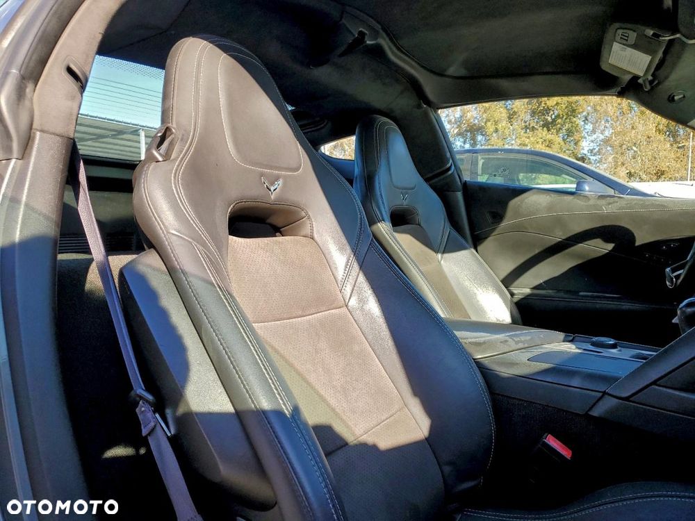 Chevrolet Corvette - 10