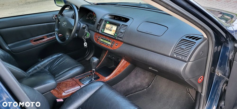 Toyota Camry 3.0 V6 - 16