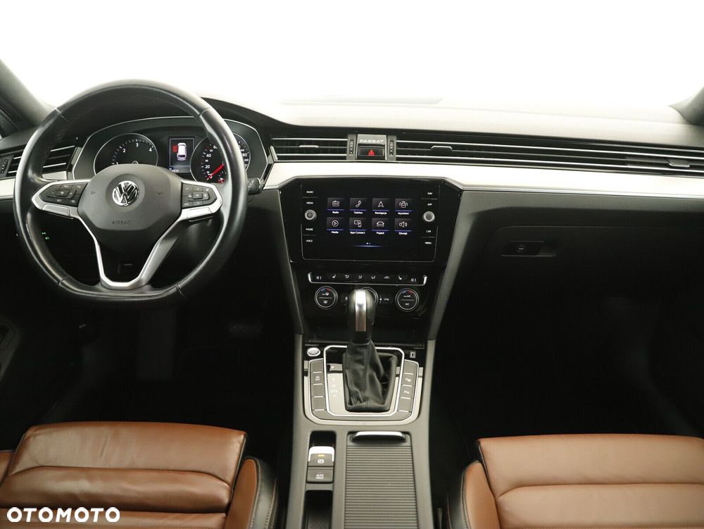 Volkswagen Passat - 11