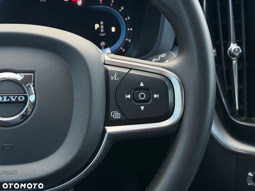 Volvo XC 60 B4 B Momentum - 16