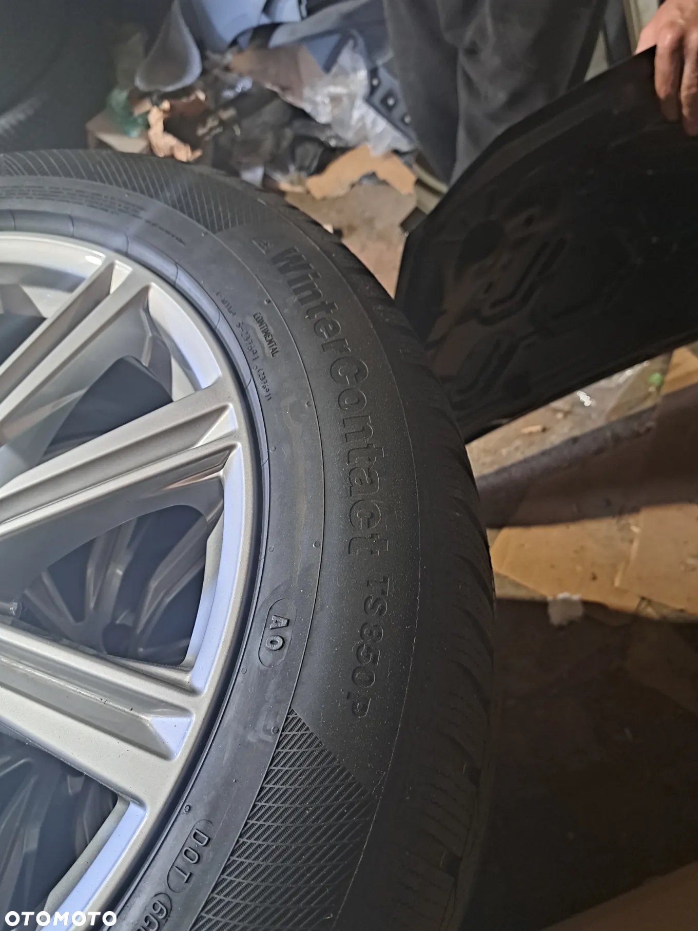 Koła zimowe Felgi Aluminiowe Audi Q8 20 Cali 265/50R20 111H XL 4M8601025T E-8.5Jx20H2 ET 20 DOT 1720 2020 Rok Continental WinterContact TS 850P 265/50R20 H XL 111H - 8