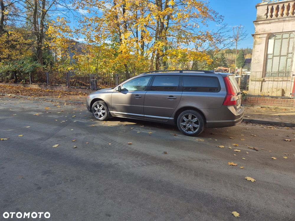 Volvo V70 2.0 Momentum - 1