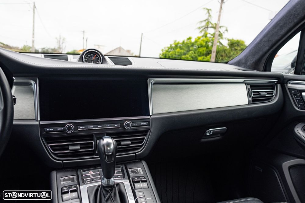 Porsche Macan Turbo - 36