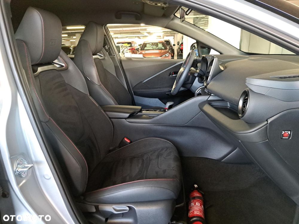 Toyota C-HR - 16
