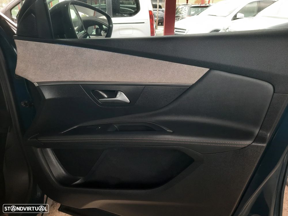 Peugeot 3008 1.6 Hybrid GT Pack e-EAT8 - 28