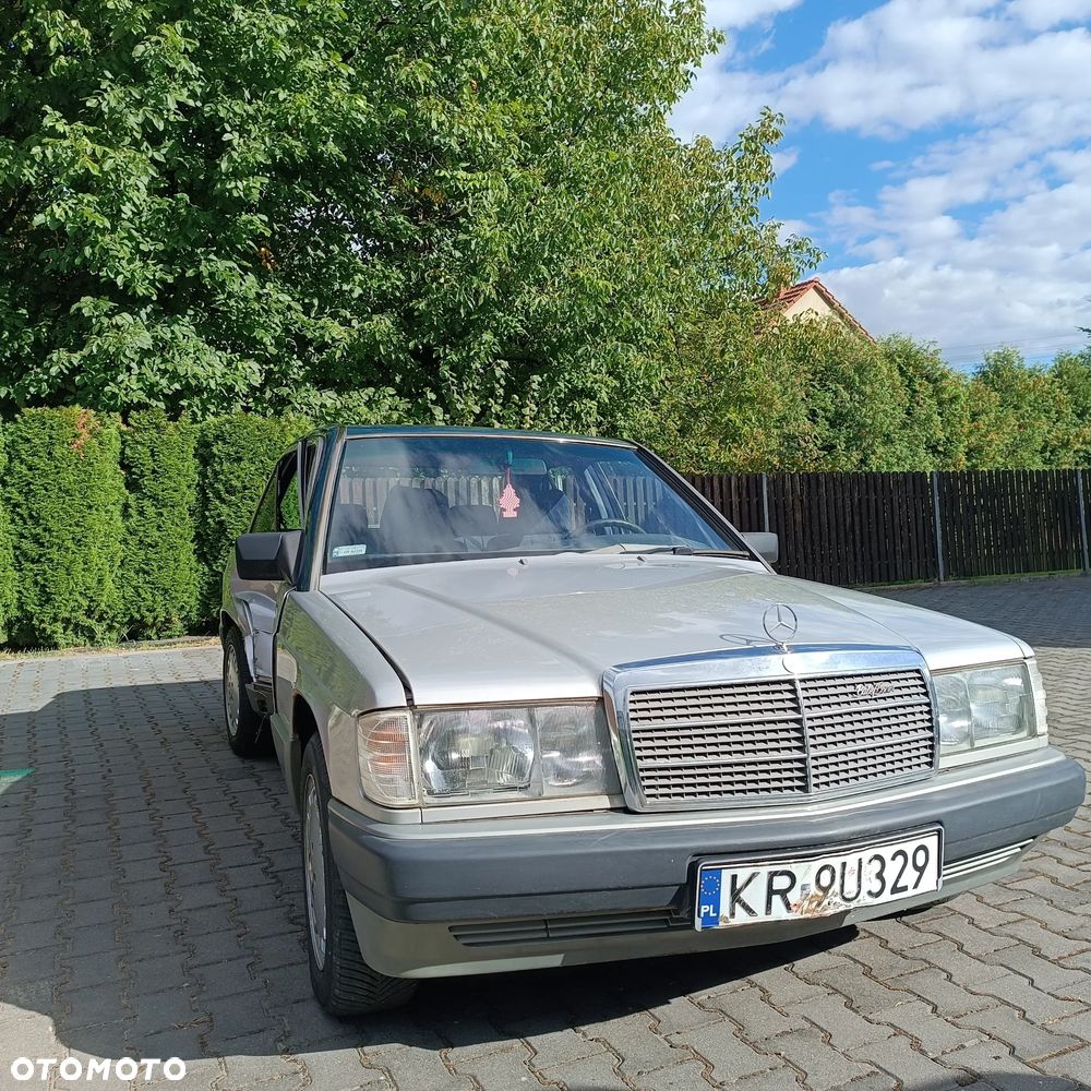Mercedes-Benz W201 (190) - 1