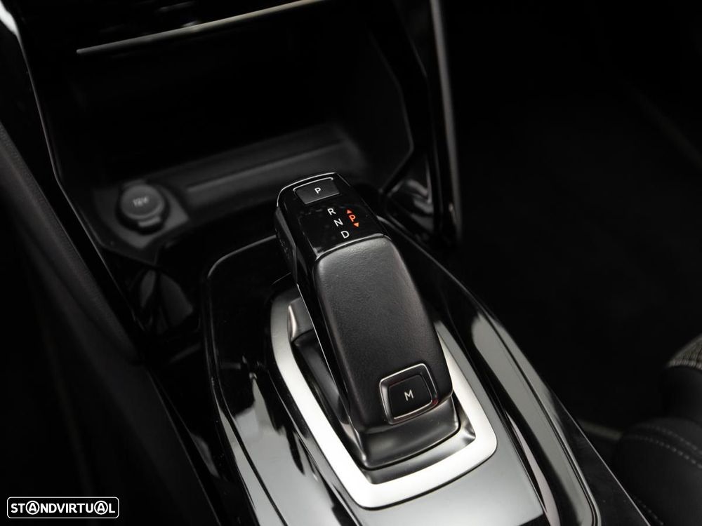 Peugeot 2008 1.5 BlueHDi GT EAT8 - 17