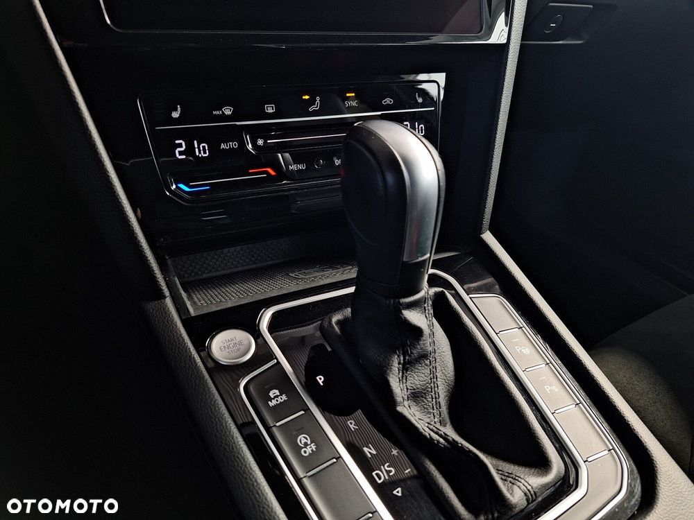 Volkswagen Passat Variant 2.0 TDI Elegance DSG - 29