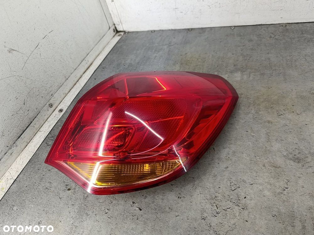 LAMPA TYLNA PRAWA OPEL ASTRA J HATCHBACK - 5