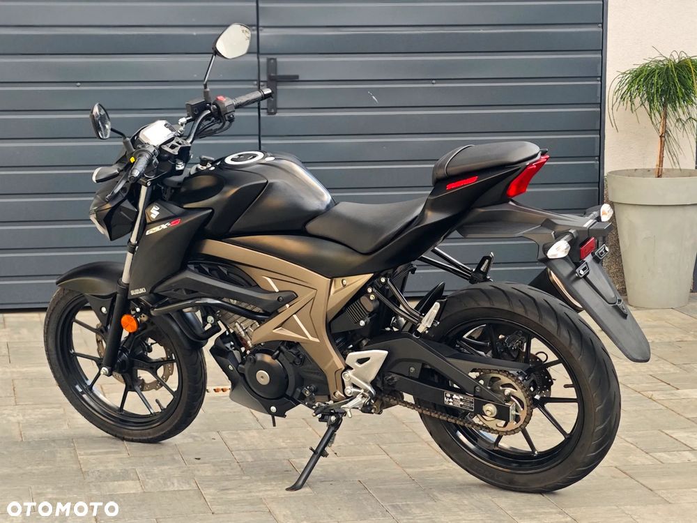 Suzuki GSX - 22