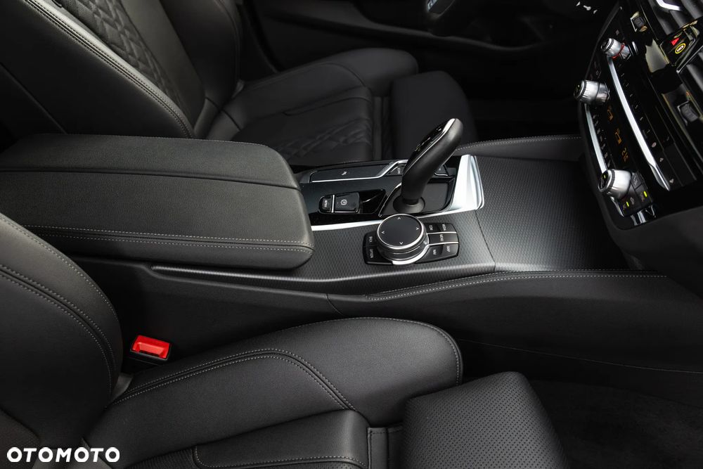 BMW Seria 5 520d xDrive M Sport sport - 28