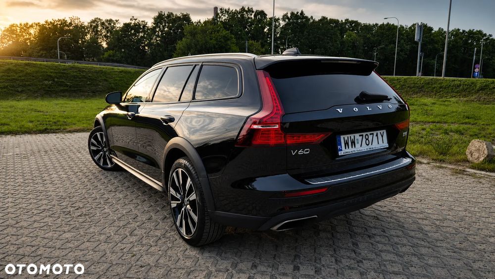 Volvo V60 T5 AWD Momentum Pro - 2
