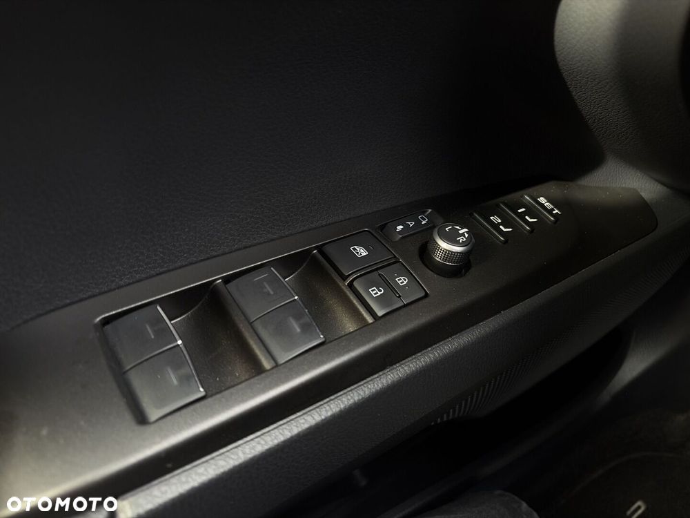 Toyota Camry - 25