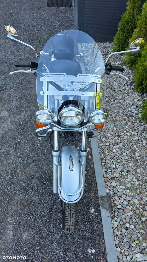 Suzuki Intruder - 32