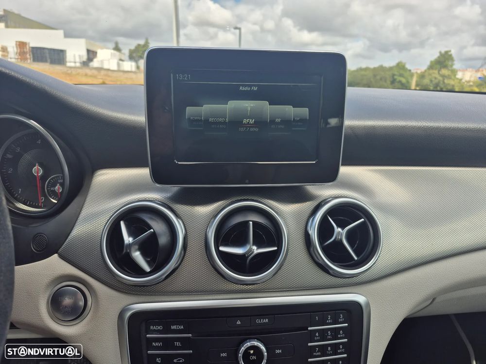 Mercedes-Benz GLA 180 (CDI) d Urban - 12