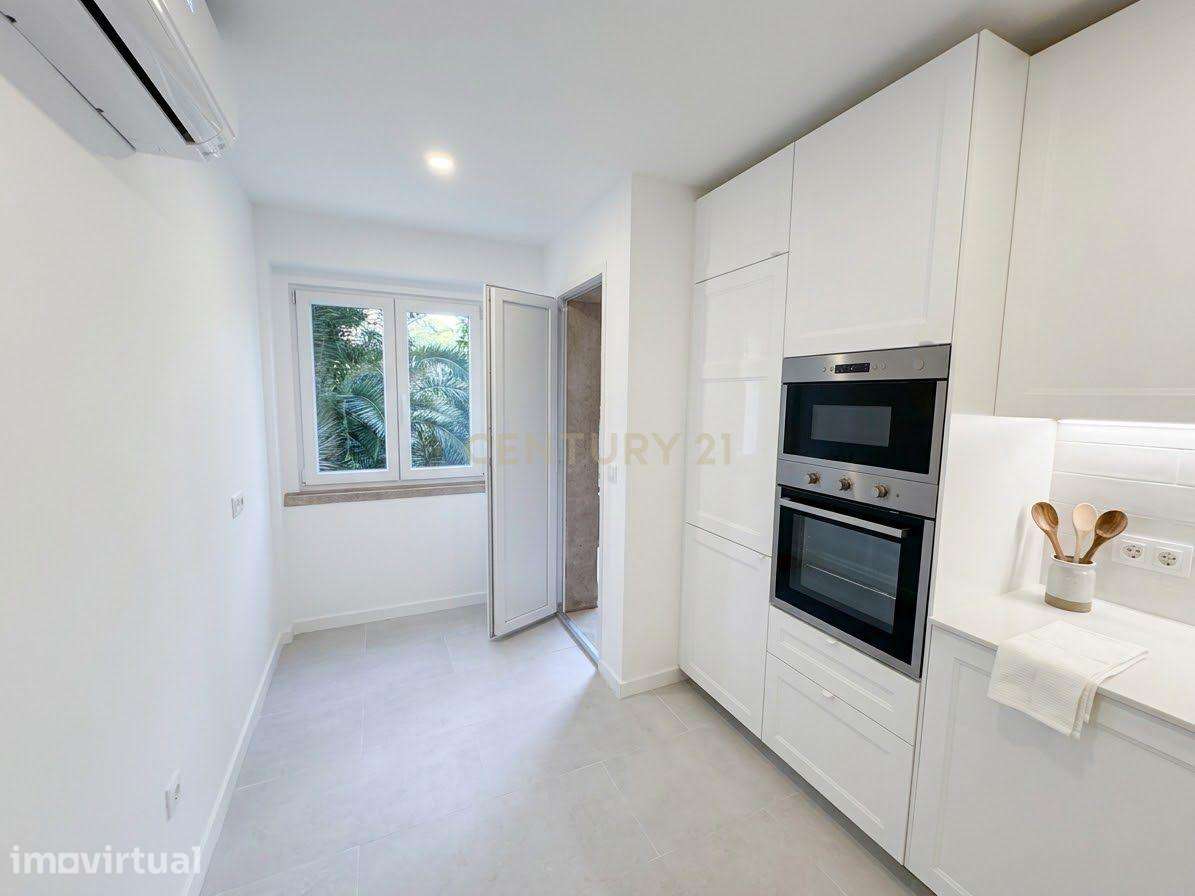 Apartamento T4 em Campo de Ourique com possibilidade de parqueamento p