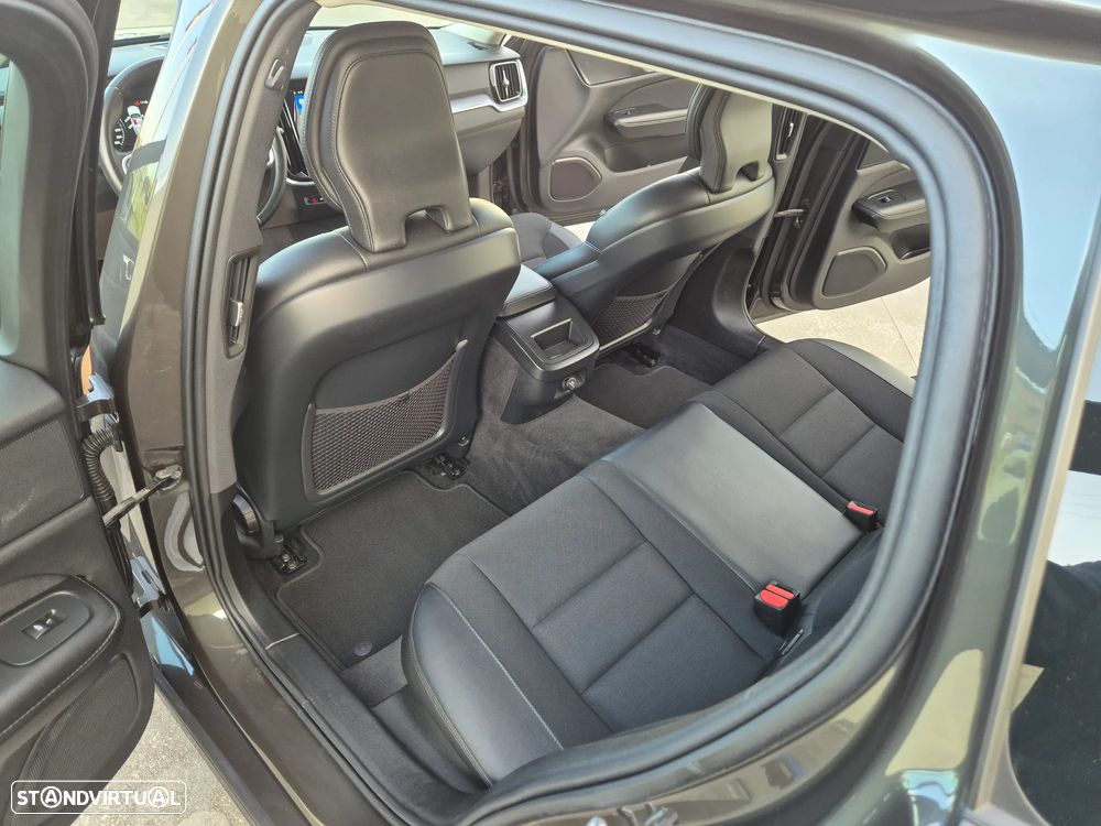 Volvo V60 2.0 D3 Momentum Plus - 37