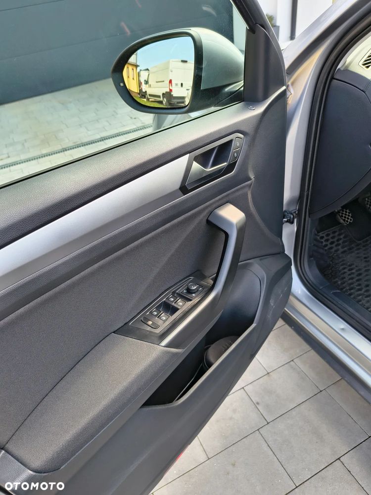 Volkswagen T-Roc ver-1-5-tsi-life - 28