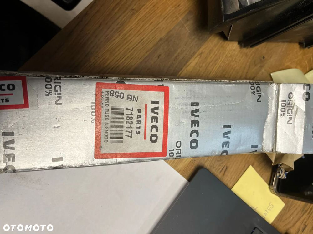 Zestaw naprawczy wahacza sworzeń zwrotnicy Iveco 7182177  7172971 717298 7182633 - 8