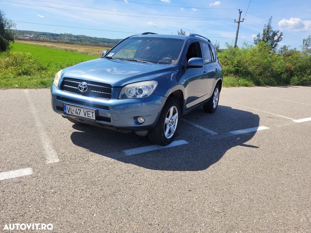 Toyota RAV4 2.2 D-4D Luxury - 1
