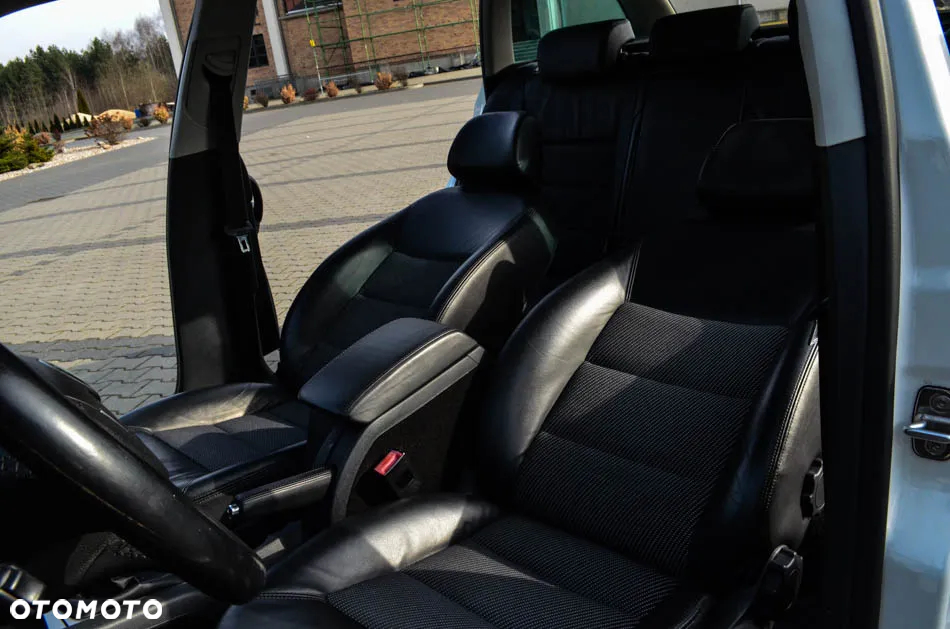 Skoda Octavia Combi 2.0 TDI DPF Sport Edition - 40