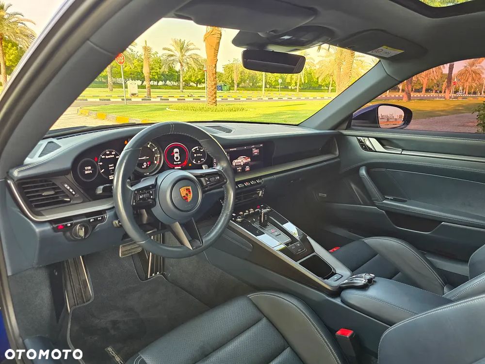 Porsche 911 Carrera - 11