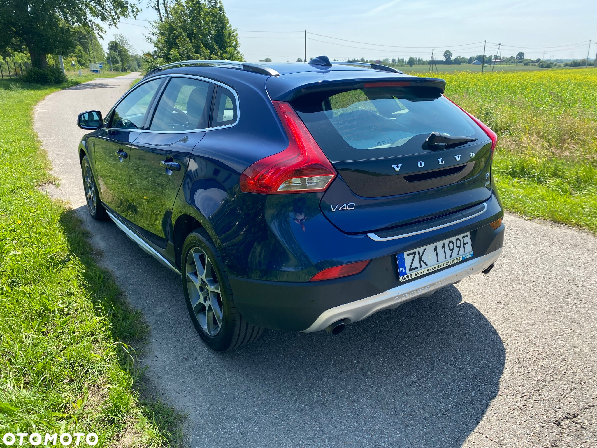 Volvo V40 Cross Country - 4