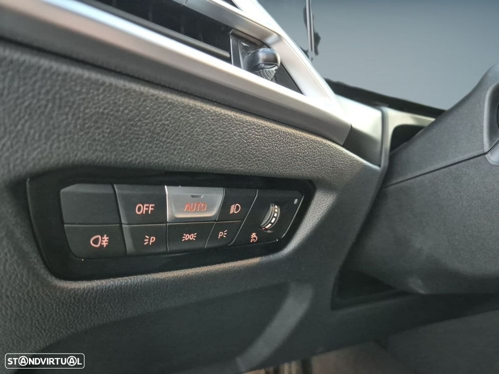 BMW 320 d Pack Desportivo M Auto - 19