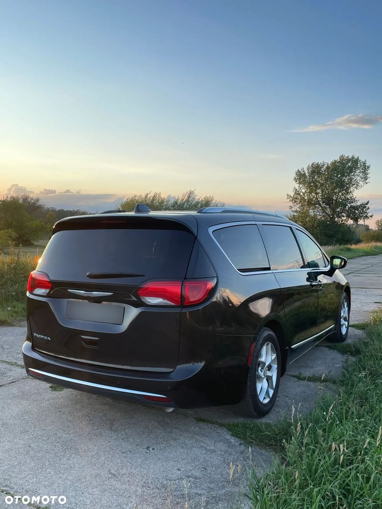 Chrysler Pacifica - 4