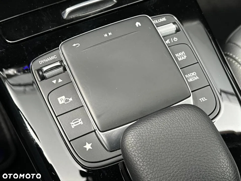 Mercedes-Benz CLA 200 Progressive 7G-DCT - 19