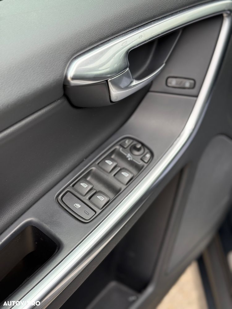 Volvo XC 60 D4AWD Start-Stop R-Design - 11