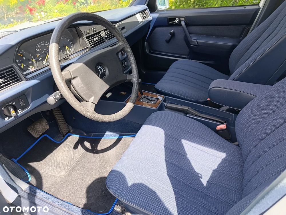 Mercedes-Benz W201 (190) - 7