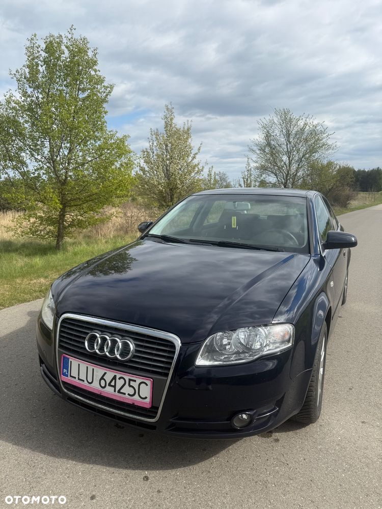 Audi A4 Limousine - 1