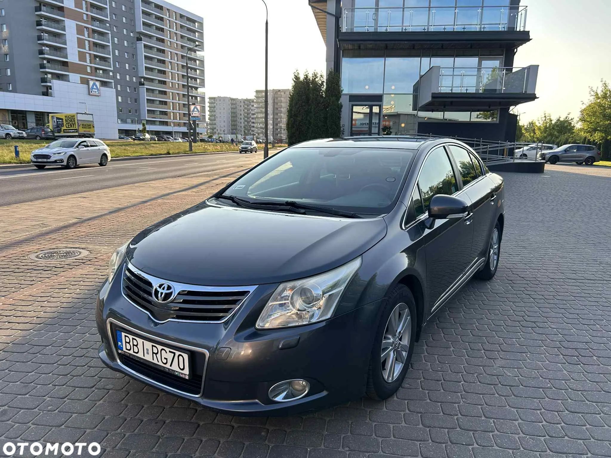 Toyota Avensis 1.8 Sol NAVI - 1