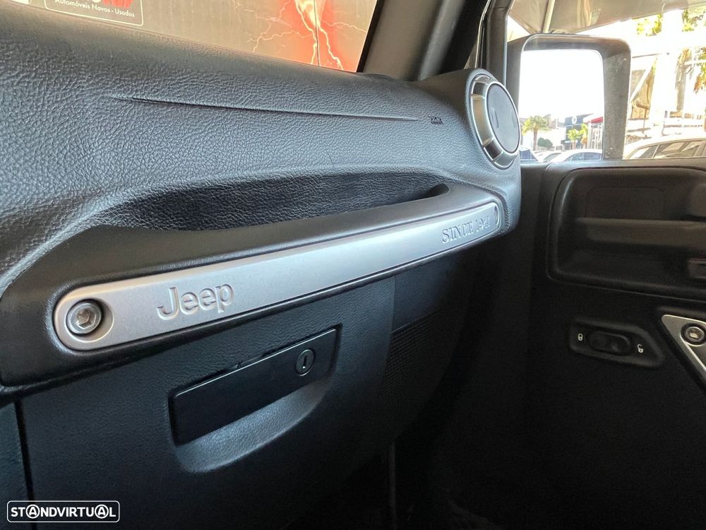 Jeep Wrangler Unlimited 2.8 CRD ATX Rubicon - 43