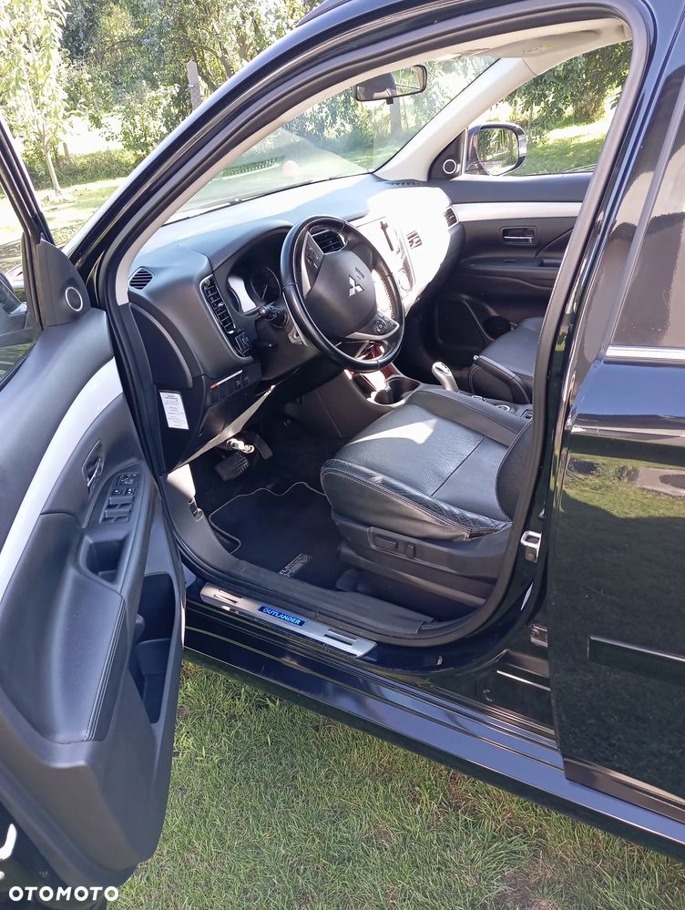 Mitsubishi Outlander - 3