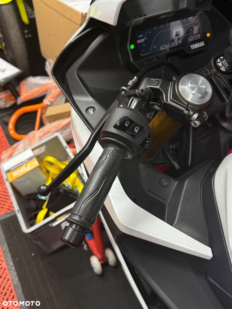 Yamaha YZF - 4