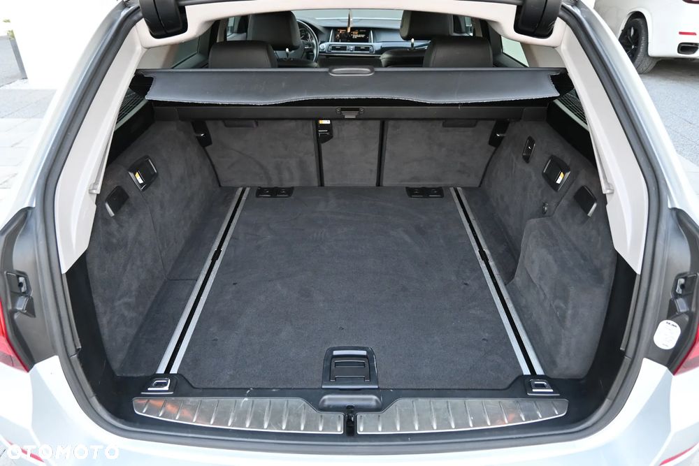 BMW Seria 5 525d - 28
